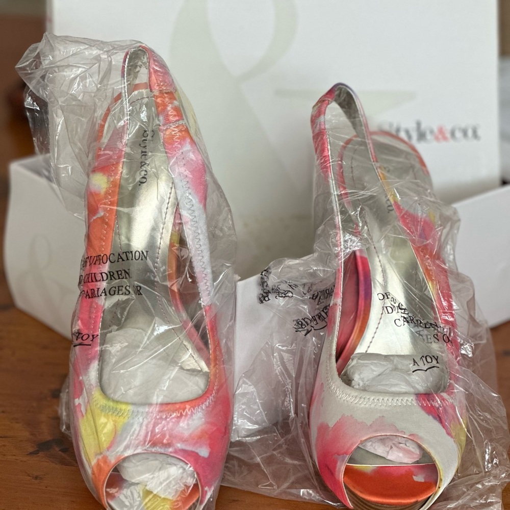 Colorful Peep-Toe Slingback Heels